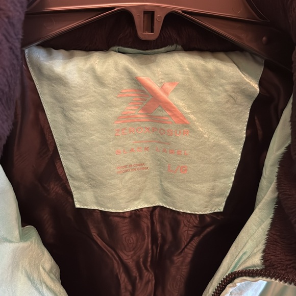 Zero Exposure Winter Coat - Picture 3 of 5